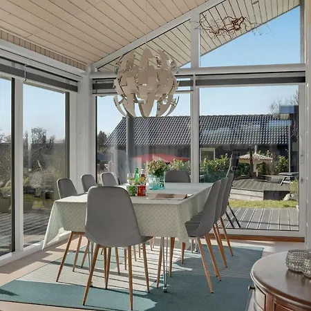 3 Bedroom Cozy In Haarby Feriehus *