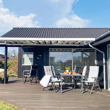 3 Bedroom Cozy In Haarby Feriehus